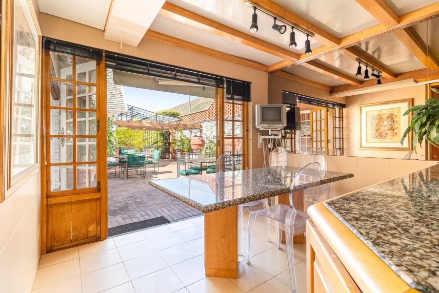 To Let 4 Bedroom Property for Rent in Fresnaye Western Cape